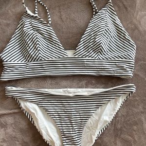 Cute striped bikini!